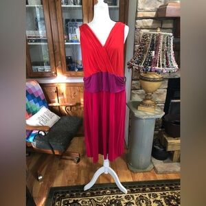 LANE BRYANT SIZE 22/24COLOR BLOCKED DRESS IN RED PURPLE AND MAGENTA. SLEEVELESS